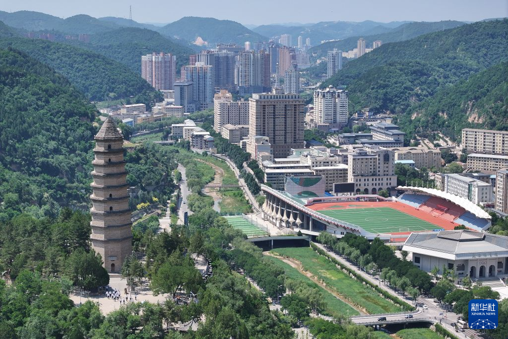 沿着埃德加·斯诺的足迹看当代中国