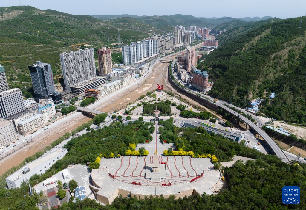 沿着埃德加·斯诺的足迹看当代中国