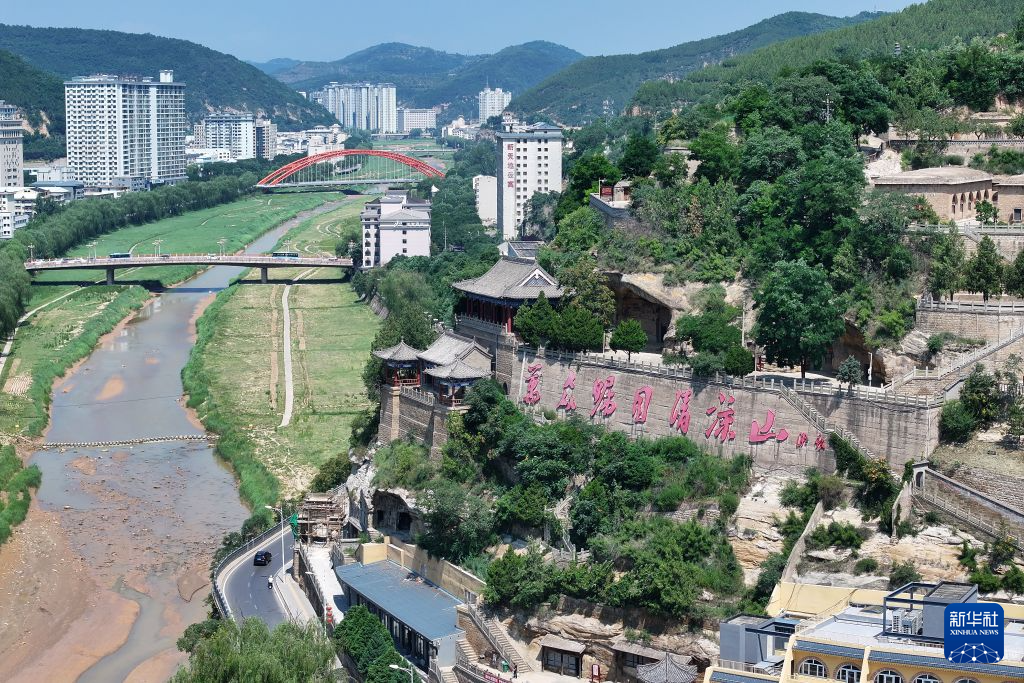 沿着埃德加·斯诺的足迹看当代中国