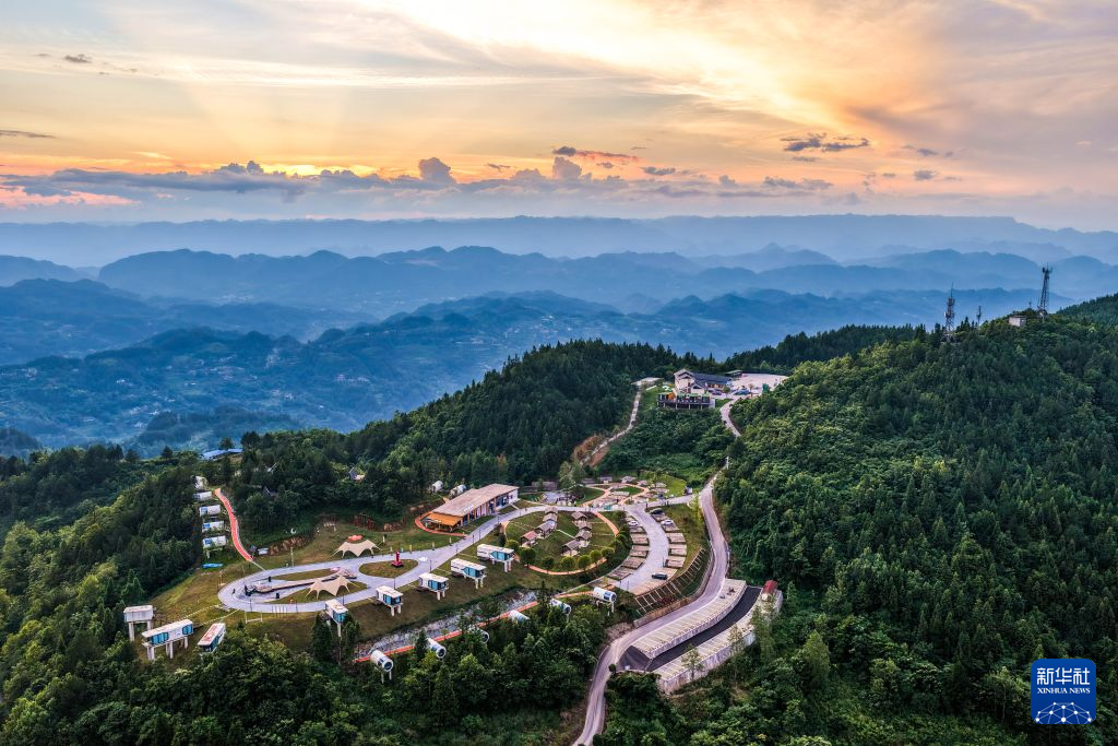 重庆黔江:高山“凉资源”激活避暑“热经济”