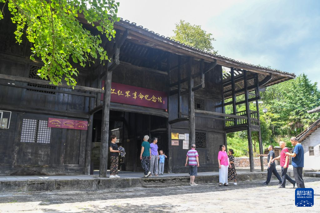 重庆黔江:高山“凉资源”激活避暑“热经济”