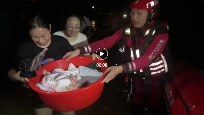 暖心刷屏！广西贵港群众夹道欢送消防救援队伍