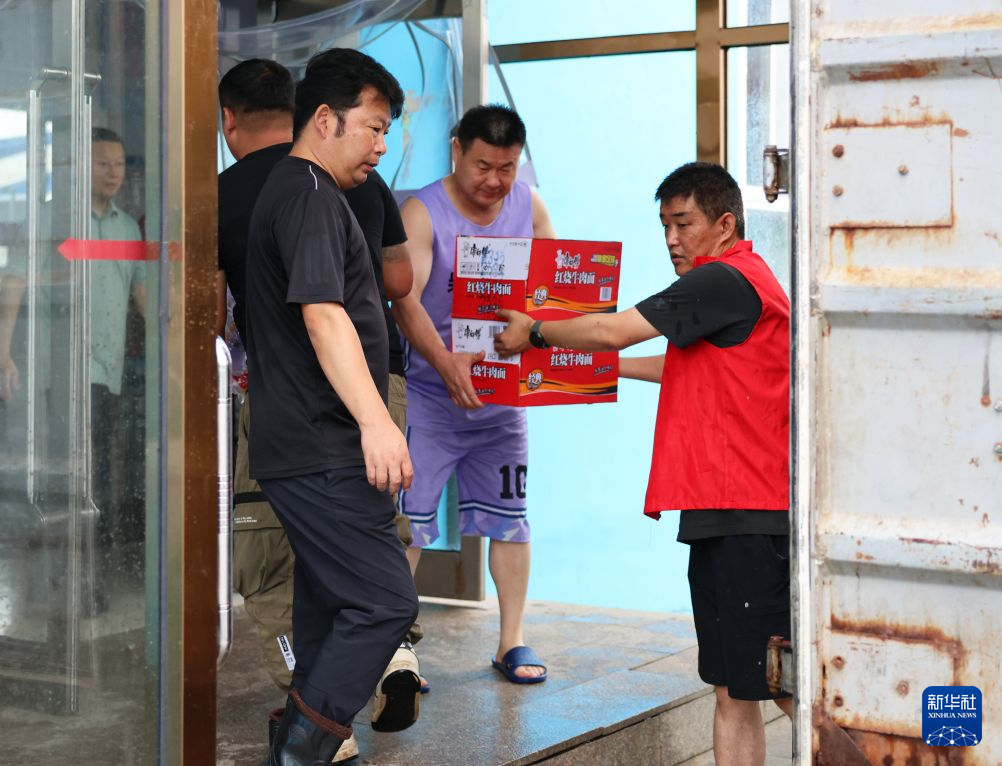 辽宁遭遇强降雨 多地转移安置群众