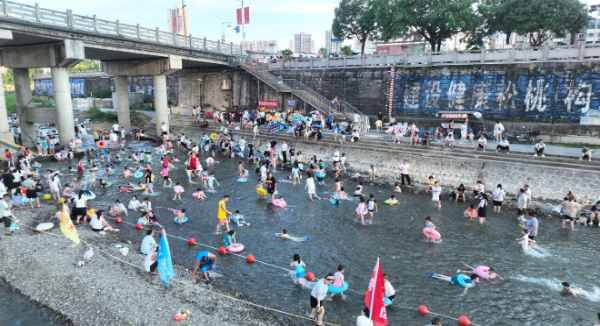 松桃:设置亲水区以“疏”防溺水