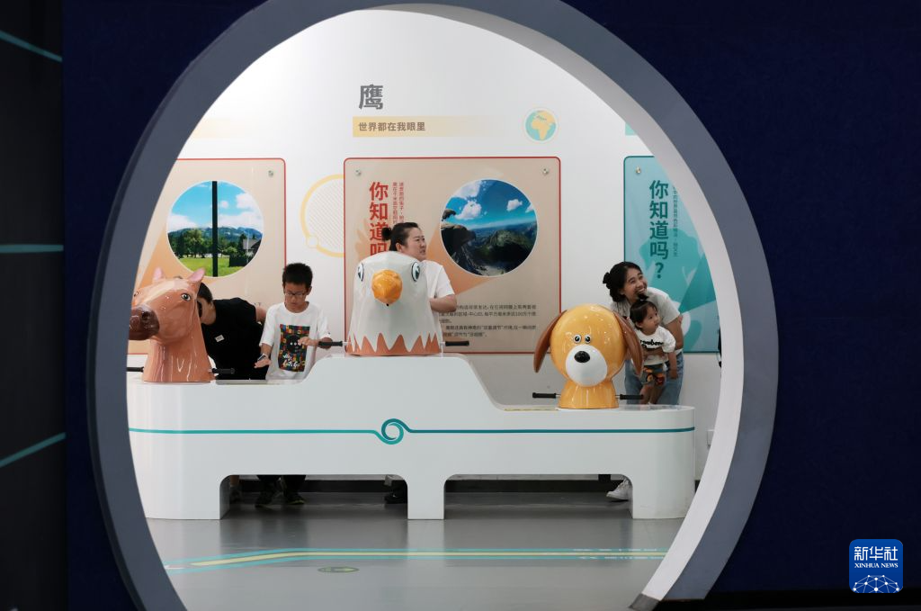 科技馆里过暑假 互动科普趣味浓
