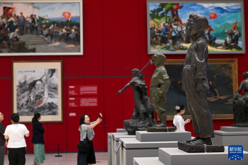 “人民·丰碑——中国国家博物馆馆藏经典美术作品展”在国博举行