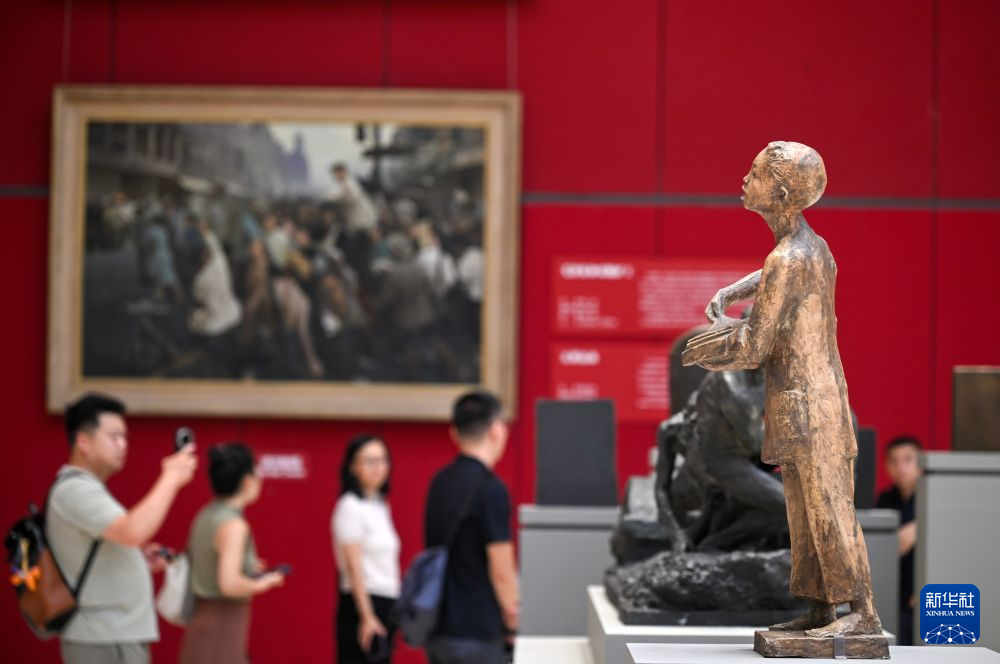 “人民·丰碑——中国国家博物馆馆藏经典美术作品展”在国博举行