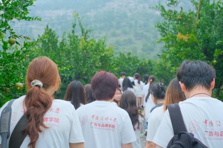 一颗石榴的“品牌之路”——中国传媒大学师生枣庄研学纪实 一颗石榴的“品牌之路”——中国传媒大学师生枣庄研学纪实