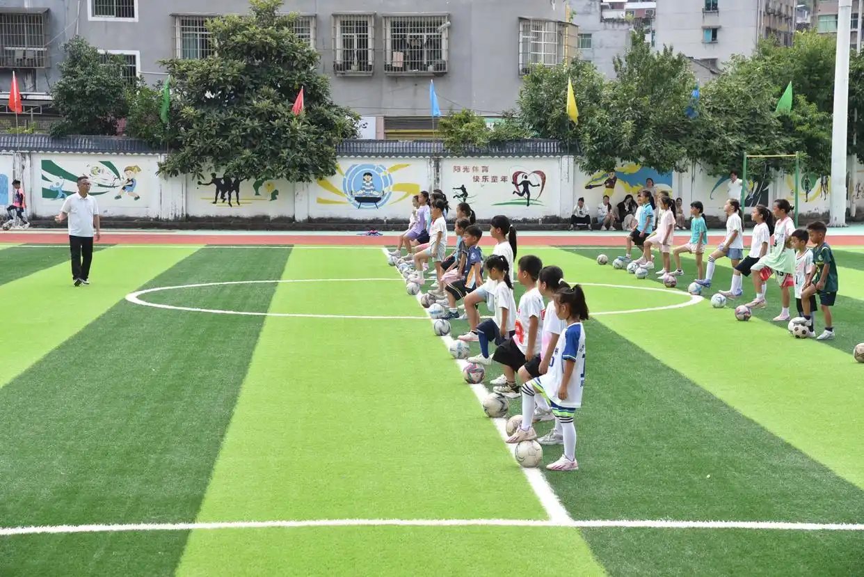 时政微观察丨培养全面发展的时代新人