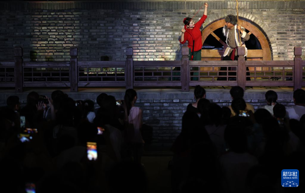 陕西延安:红色演艺点亮暑期夜经济