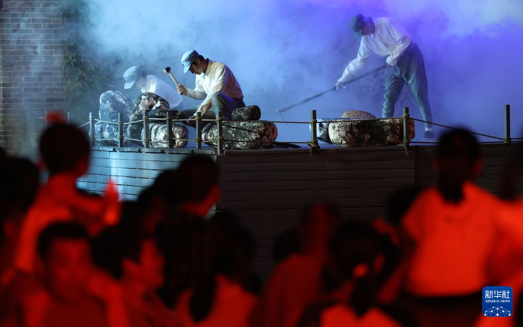 陕西延安:红色演艺点亮暑期夜经济