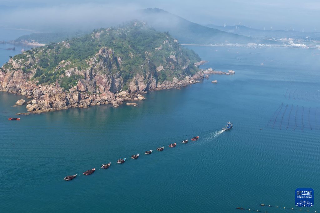 山东荣成:海上收获“致富菜”