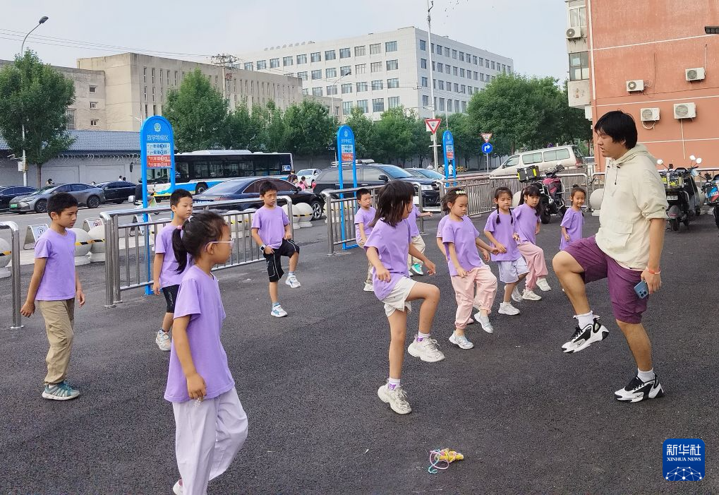 北京:家门口托管 社区“帮带娃”