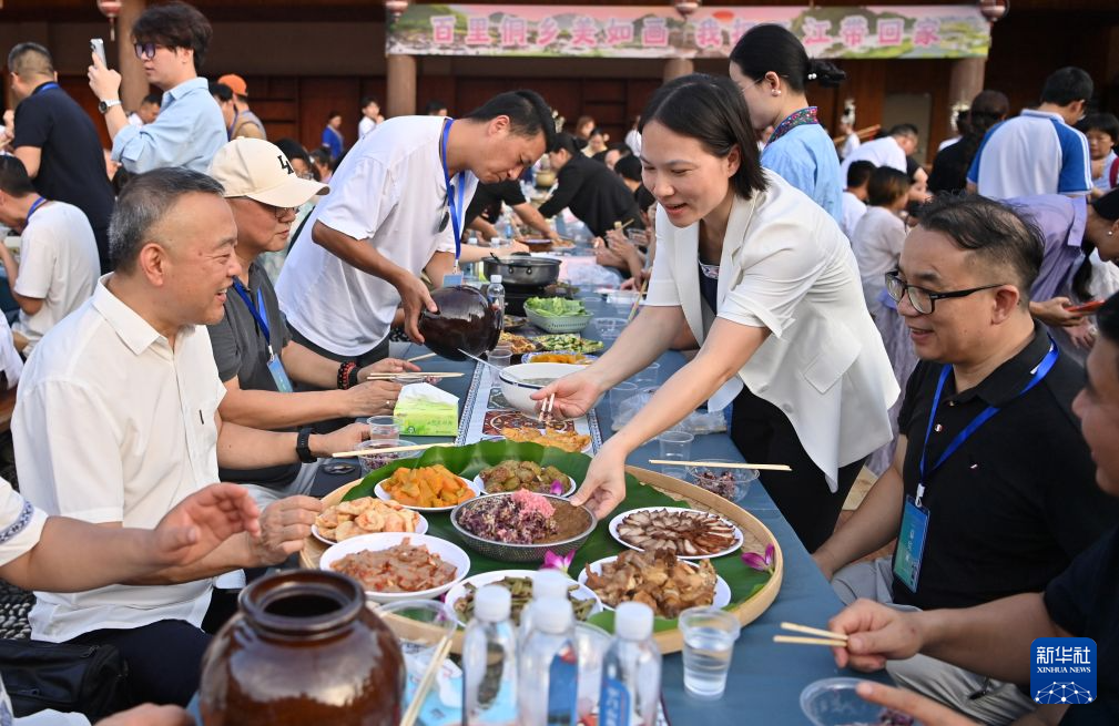 广西三江:民族风情引游人