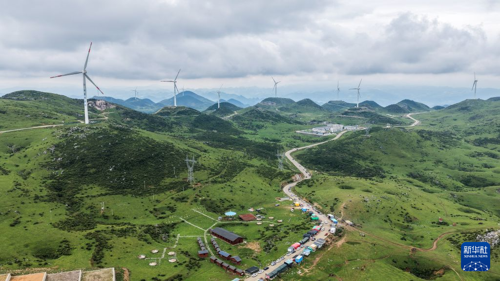 贵州威宁:高原小城迎来夏日旅游高峰