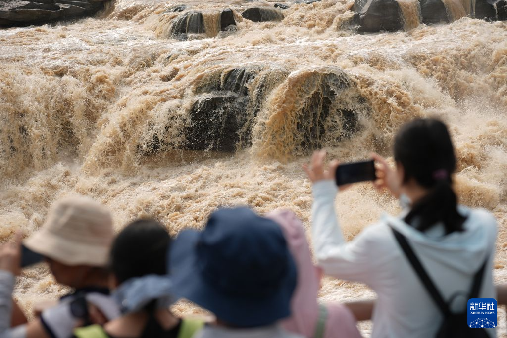 壶口瀑布迎来暑期旅游高峰