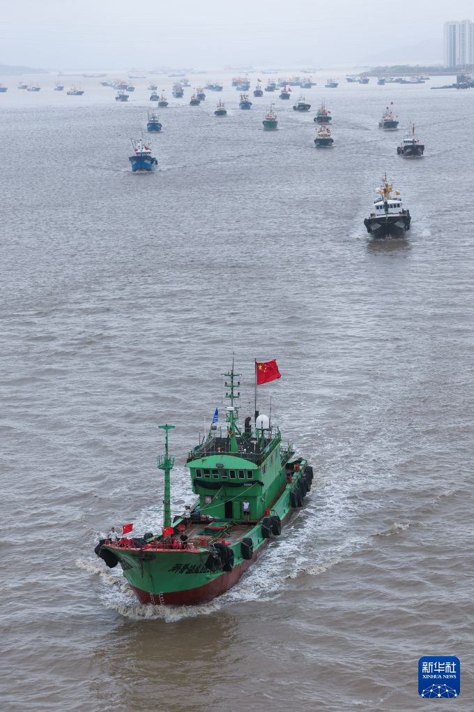 浙江舟山:东海开渔 千帆出海