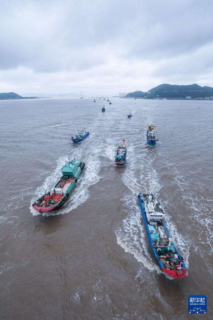 浙江舟山:东海开渔 千帆出海