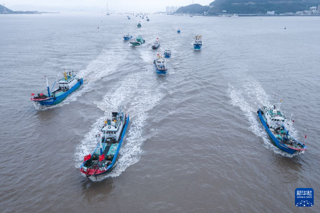 浙江舟山:东海开渔 千帆出海