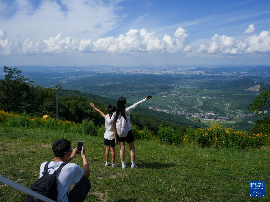 吉林:银装换绿装 滑雪场解锁“夏季运营”文旅新体验
