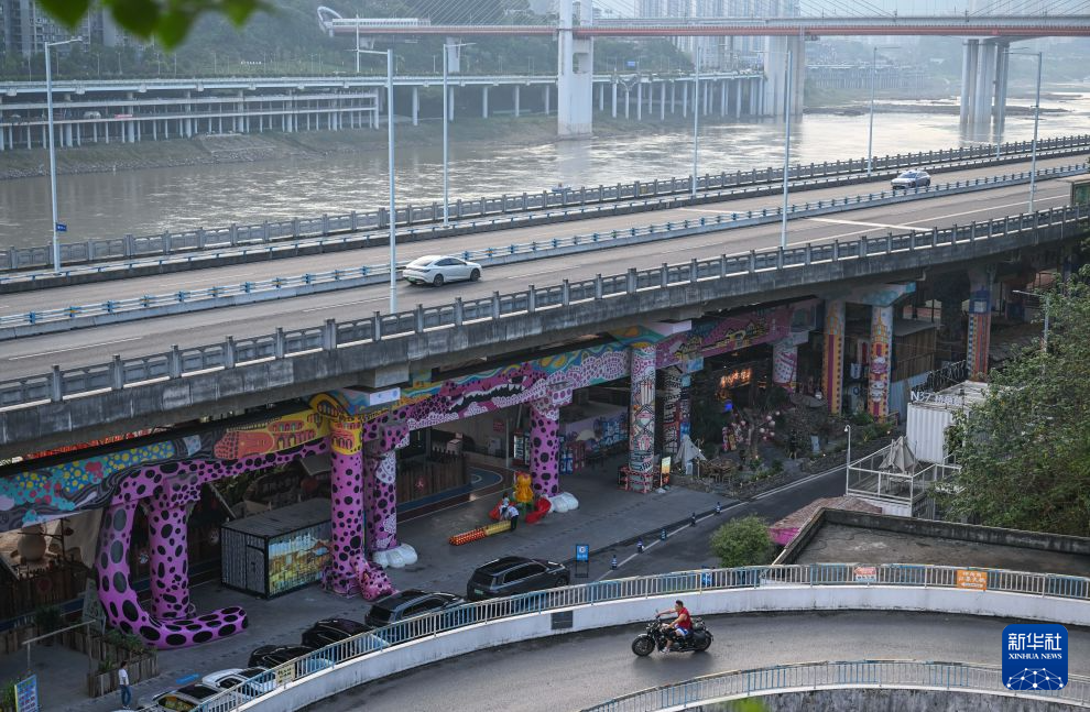重庆:昔日桥下“边角料” 变身多功能微空间