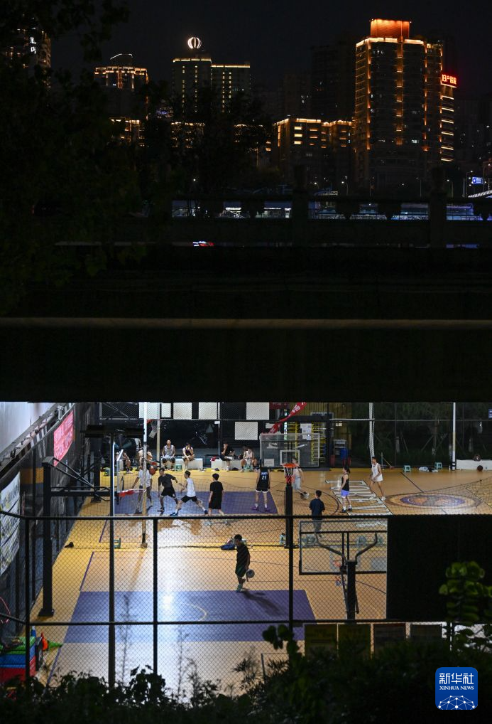 重庆:昔日桥下“边角料” 变身多功能微空间