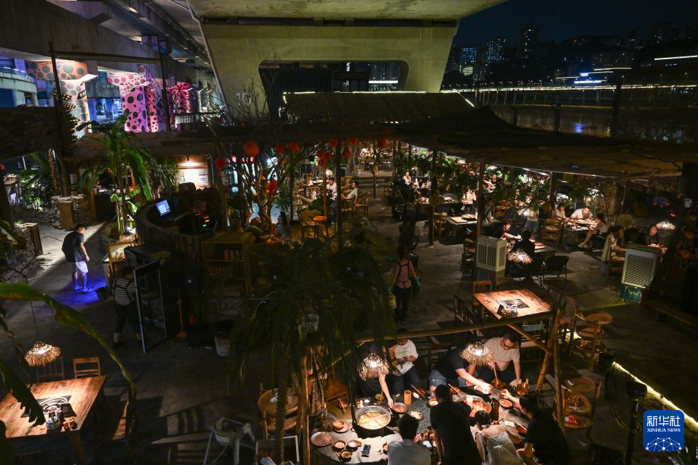 重庆:昔日桥下“边角料” 变身多功能微空间