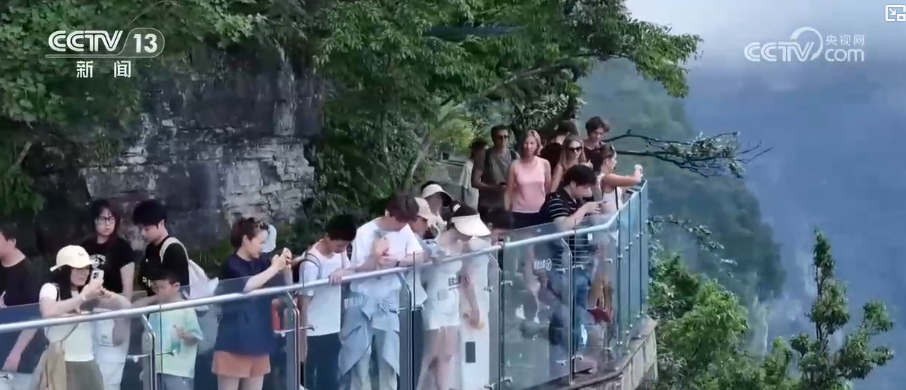 银幕“种草”多点开花 从“参观者”变“剧中人” 影视IP助燃跨境游消费热潮