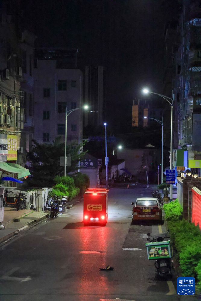 日夜穿梭街巷 深圳无人物流跑出新速度