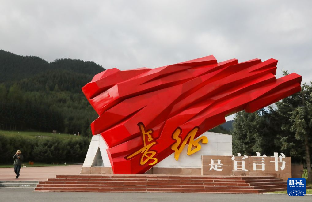 走进红军长征纪念碑碑园感受长征精神
