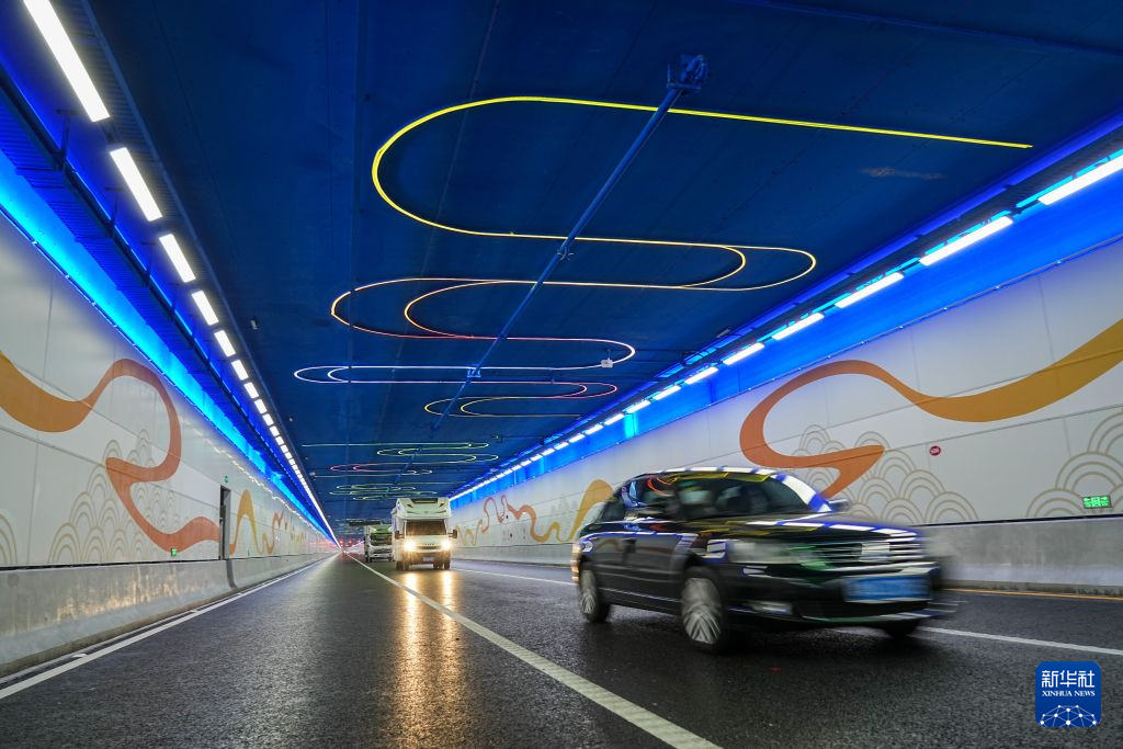 我国最大直径水下盾构隧道建成通车