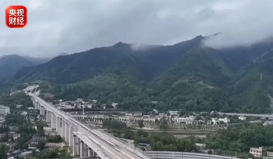 暑运进入尾声 多项出行数据刷新历史纪录