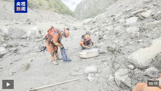 视频丨大弧度弯道成为道路抢通难点 西藏吉隆增设首条绳梯避险通道