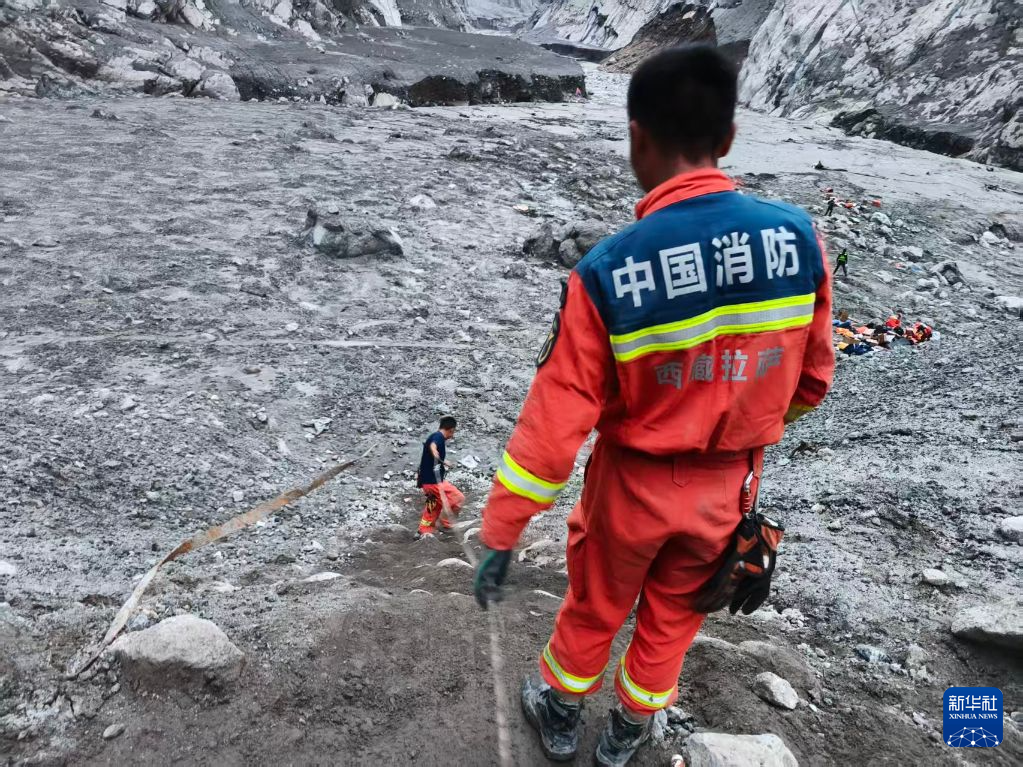 吉隆受灾核心区一夜