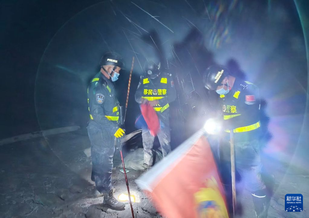 吉隆受灾核心区一夜