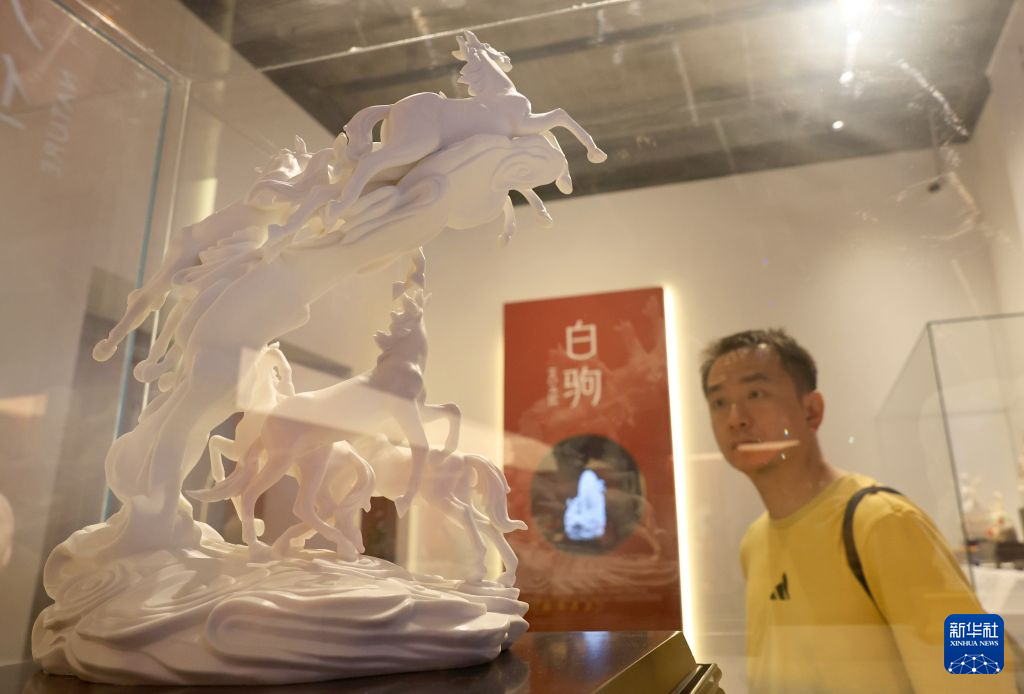 德化白瓷主题展在上海举行