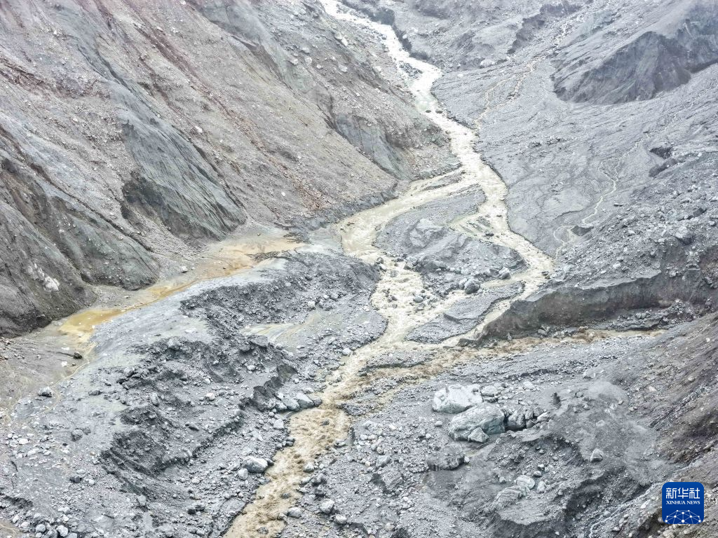 吉隆口岸核心区域上方的堰塞湖险情基本解除
