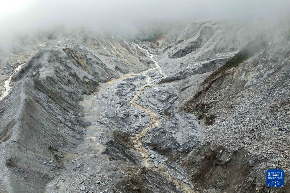 吉隆口岸核心区域上方的堰塞湖险情基本解除