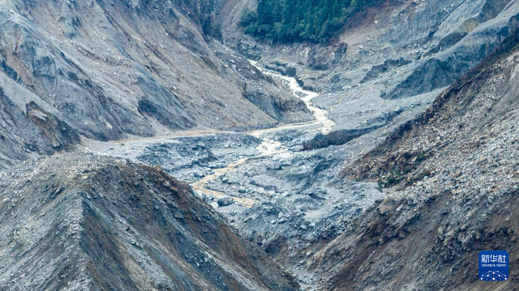 吉隆口岸核心区域上方的堰塞湖险情基本解除