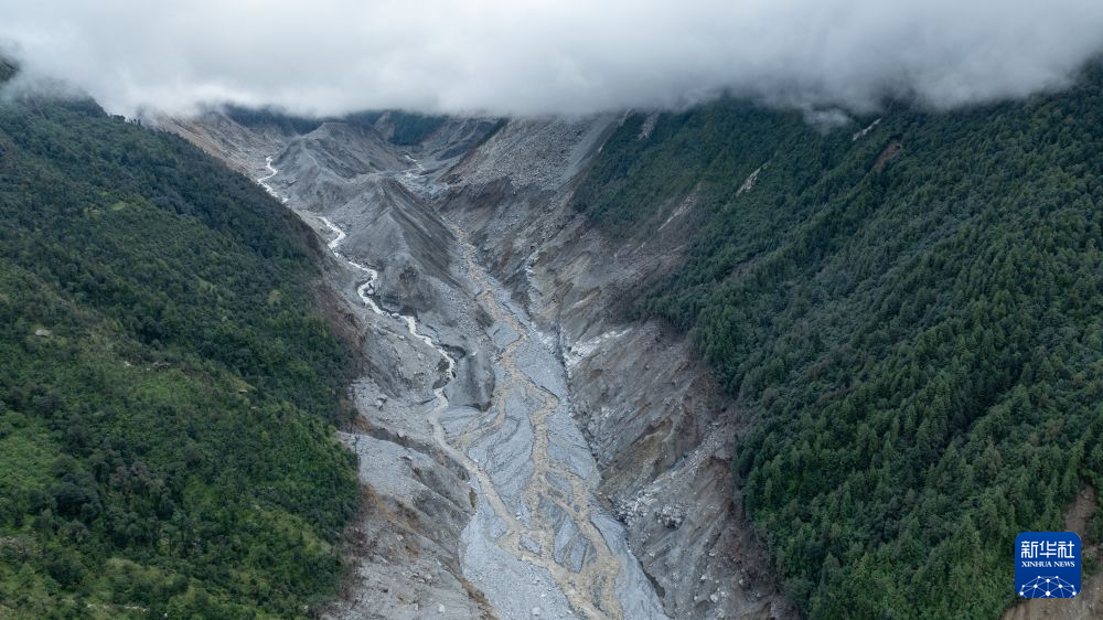 吉隆口岸核心区域上方的堰塞湖险情基本解除