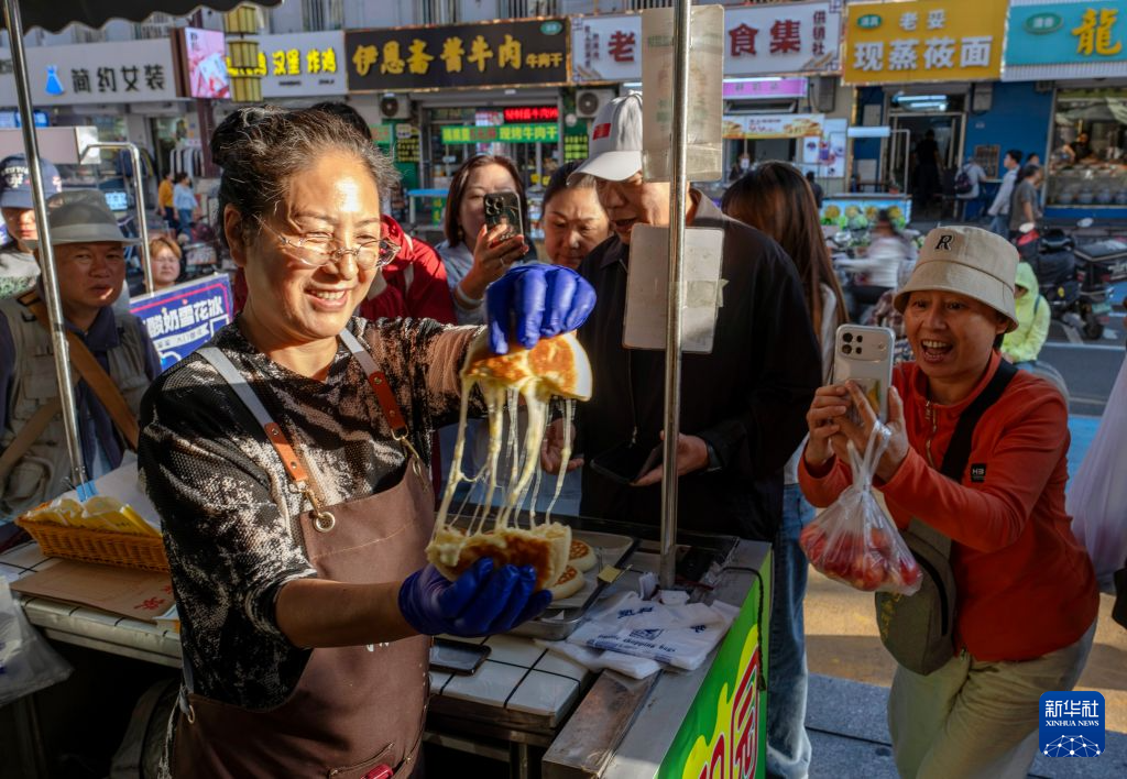 呼和浩特:老街新桥焕新颜 城市烟火新体验