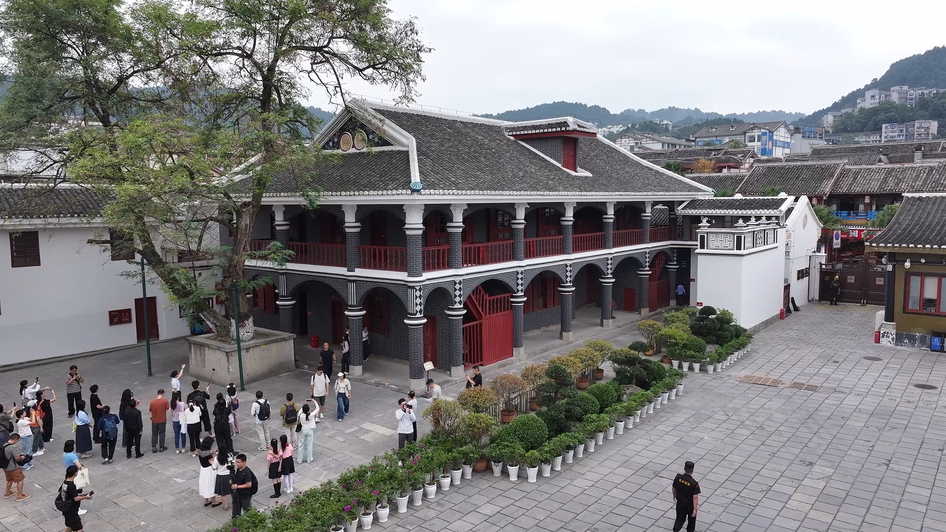 “转折之城” 长征故事代代传