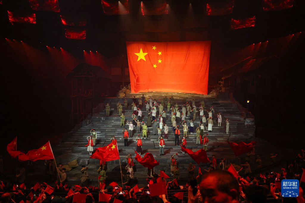 红色舞台剧《重庆·1949》迎来观演热潮
