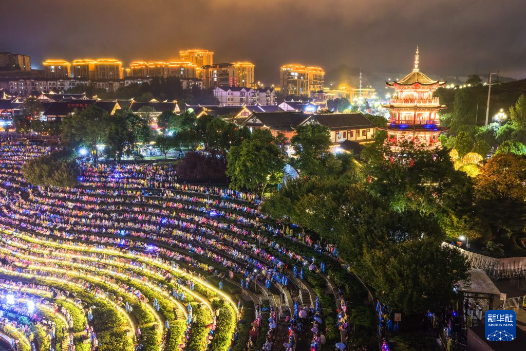 贵州“大地指纹”音乐会举行国庆专场演出