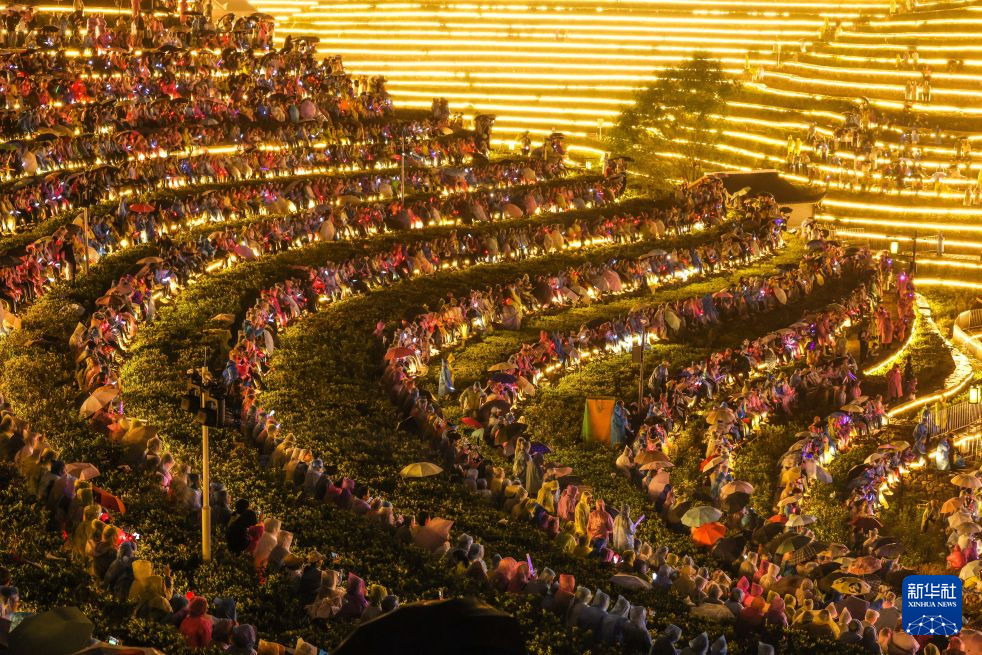 贵州“大地指纹”音乐会举行国庆专场演出