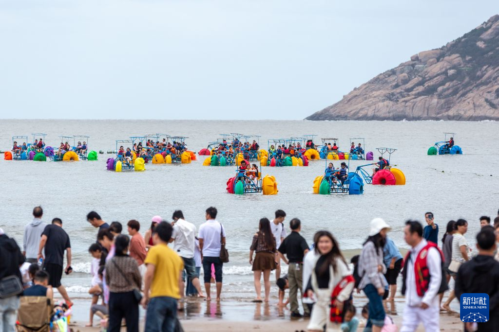 浙江舟山:碧海金沙引客来