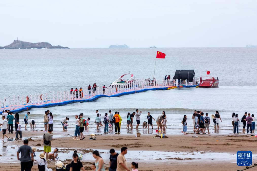 浙江舟山:碧海金沙引客来