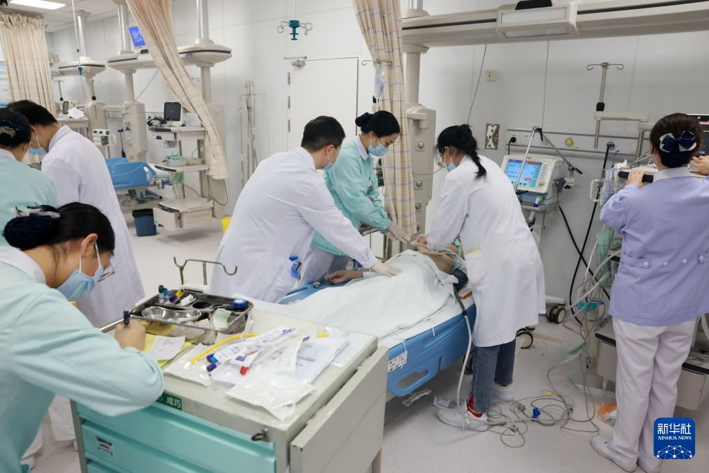 坚守岗位 护航生命