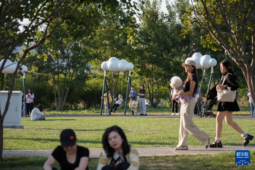 北京:高速路变身“空中花园”