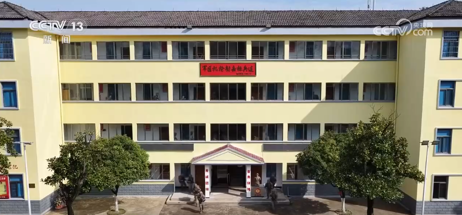 人民子弟兵以坚守为祖国庆生 用实际行动守护万家团圆
